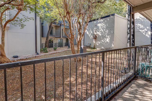 935 La Posada DR 156, Austin, TX 78752