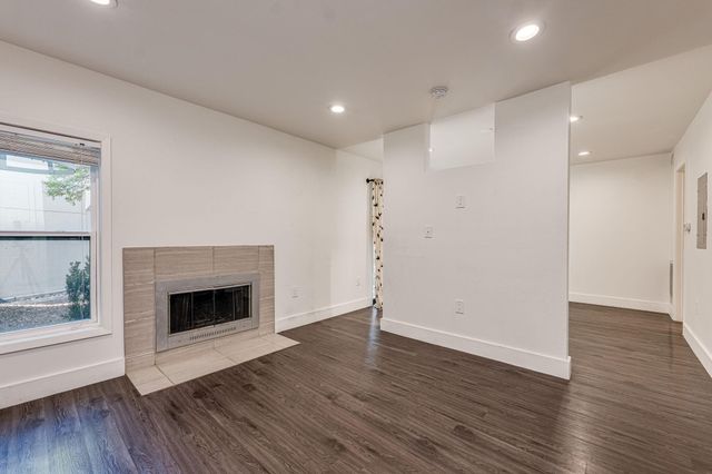 935 La Posada DR 156, Austin, TX 78752