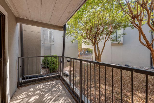 935 La Posada DR 156, Austin, TX 78752