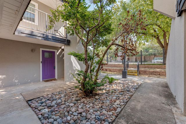 935 La Posada DR 156, Austin, TX 78752