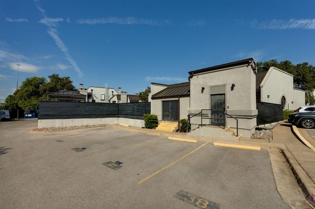 935 La Posada DR 156, Austin, TX 78752