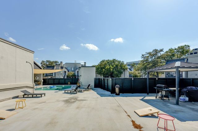 935 La Posada DR 156, Austin, TX 78752