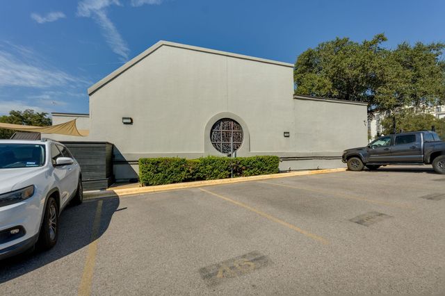 935 La Posada DR 156, Austin, TX 78752