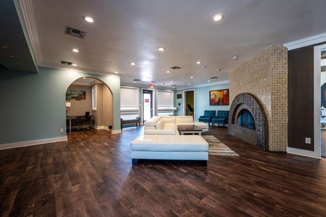 935 La Posada DR 156, Austin, TX 78752