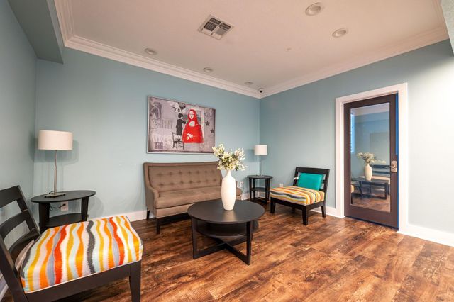 935 La Posada DR 156, Austin, TX 78752