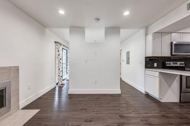 935 La Posada DR 156, Austin, TX 78752