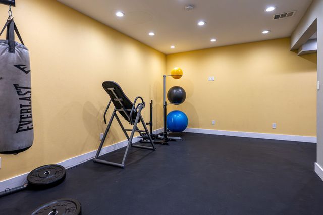 935 La Posada DR 156, Austin, TX 78752