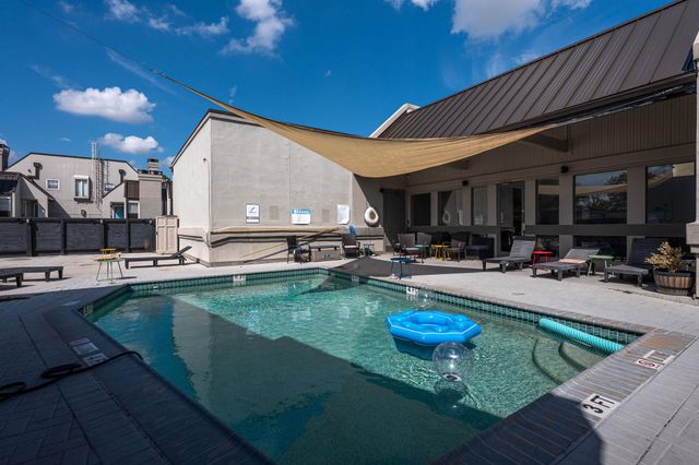 935 La Posada DR 156, Austin, TX 78752
