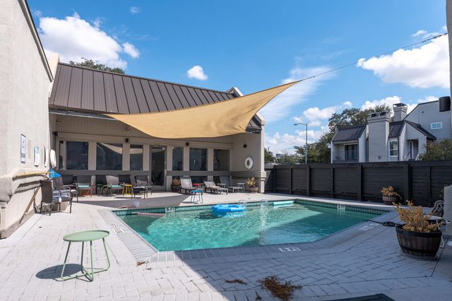 935 La Posada DR 156, Austin, TX 78752