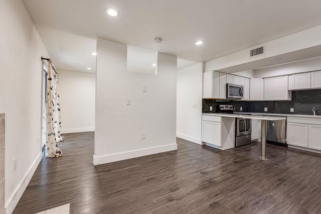 935 La Posada DR 156, Austin, TX 78752
