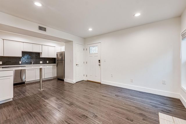 935 La Posada DR 156, Austin, TX 78752
