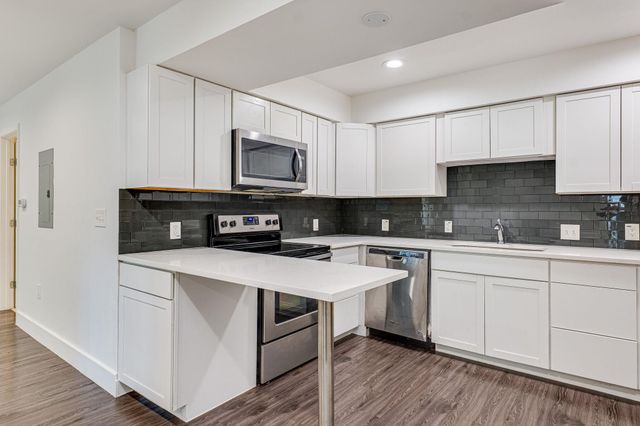 935 La Posada DR 156, Austin, TX 78752