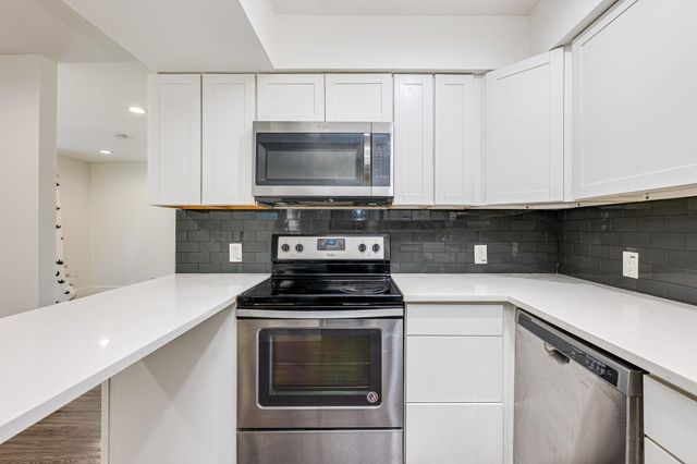 935 La Posada DR 156, Austin, TX 78752