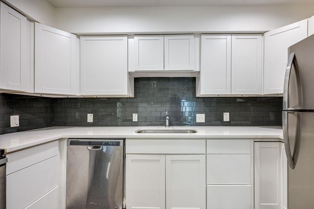935 La Posada DR 156, Austin, TX 78752