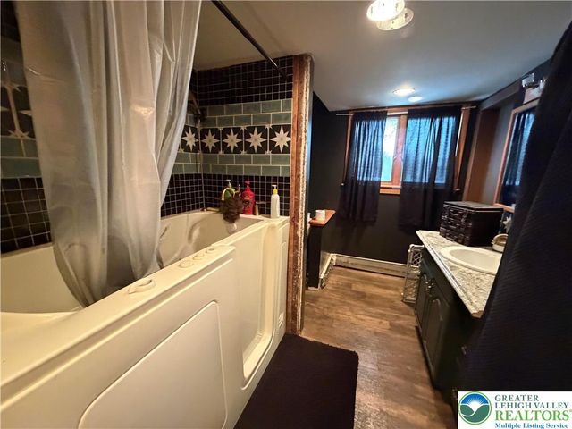 570 Georgetown Road, Lower Nazareth Twp, PA 18064