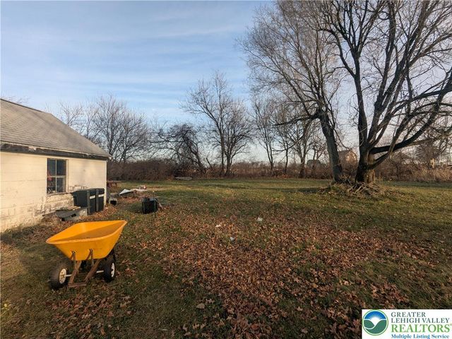 570 Georgetown Road, Lower Nazareth Twp, PA 18064