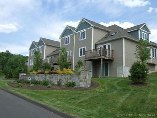 1985 West Street 11, Southington, CT 06489