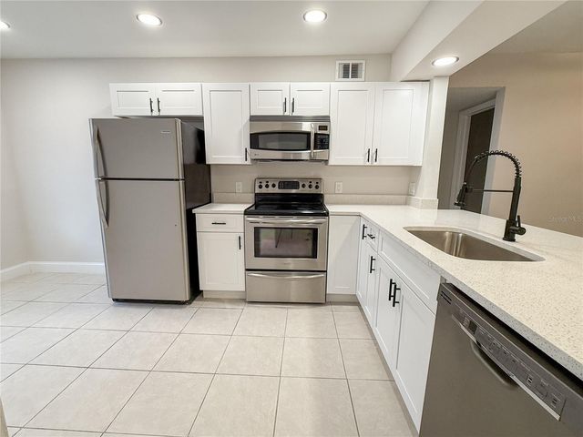7560 92ND STREET 106B, Seminole, FL 33777
