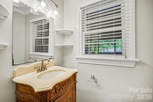 704 1st Avenue Place NE, Conover, NC 28613