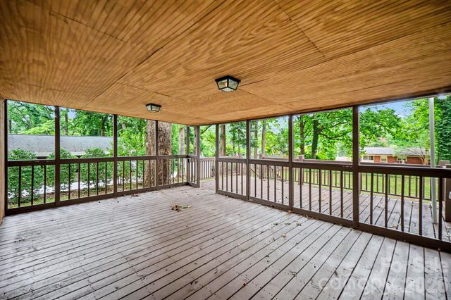 704 1st Avenue Place NE, Conover, NC 28613
