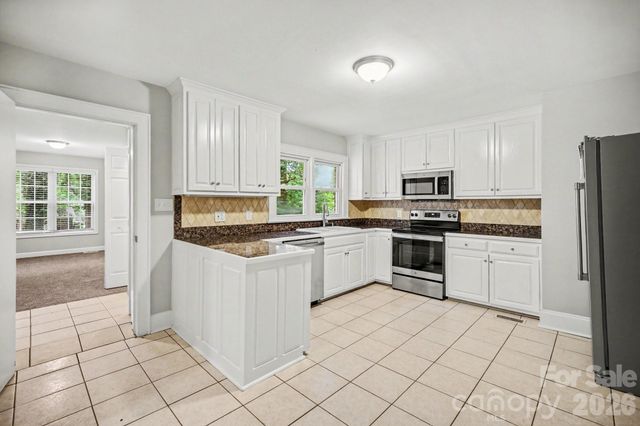 704 1st Avenue Place NE, Conover, NC 28613