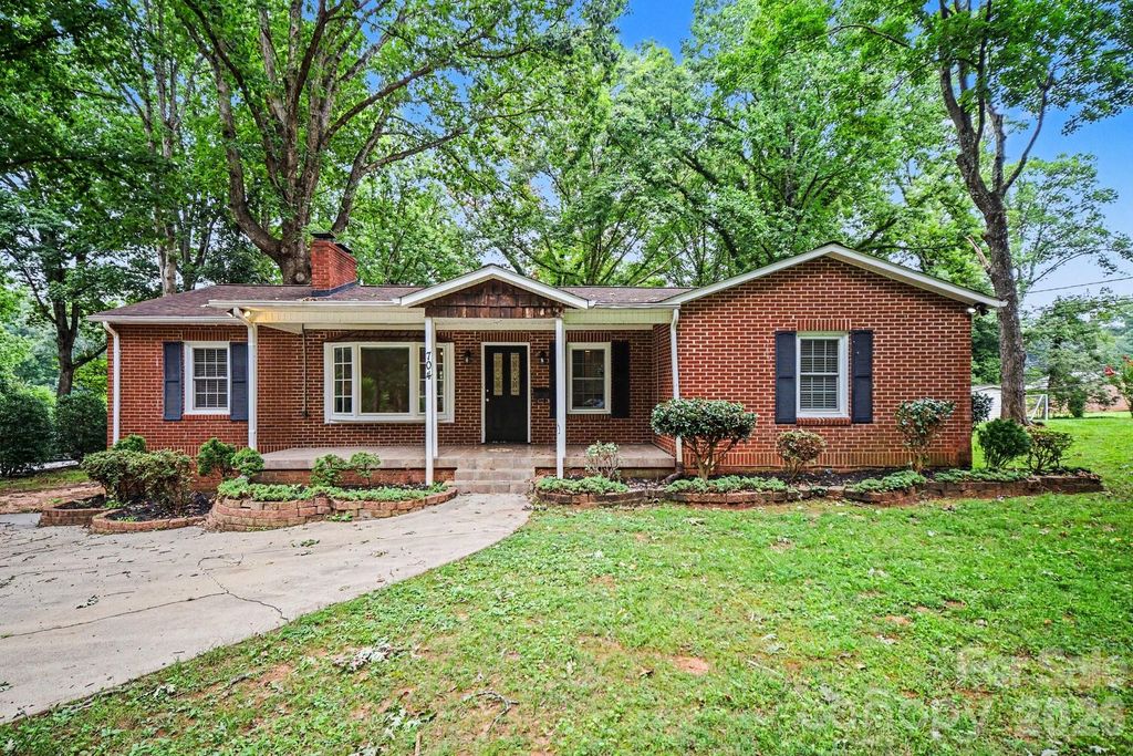 704 1st Avenue Place NE, Conover, NC 28613