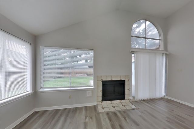 8559 Spring Green Drive, Houston, TX 77095