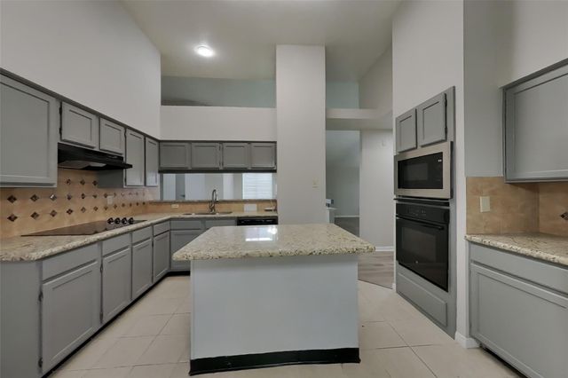 8559 Spring Green Drive, Houston, TX 77095