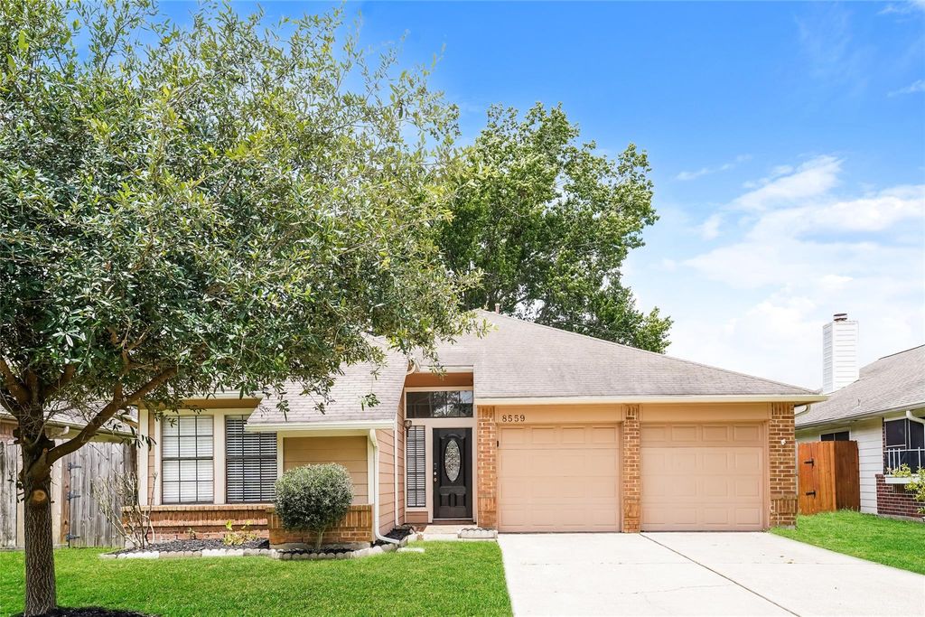 8559 Spring Green Drive, Houston, TX 77095