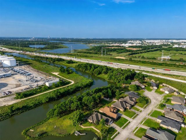 3535 Bayou Forest Drive, La Porte, TX 77571