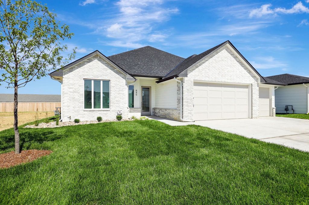 849 N Speyside Cir, Andover, KS 67002