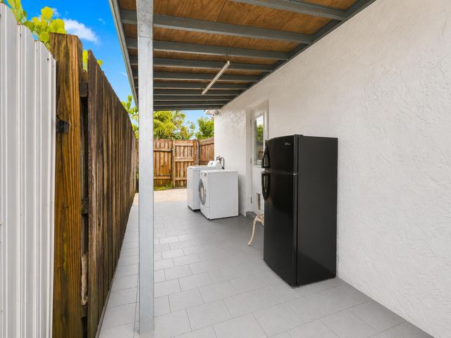 7780 NW 40TH Street A, Davie, FL 33024