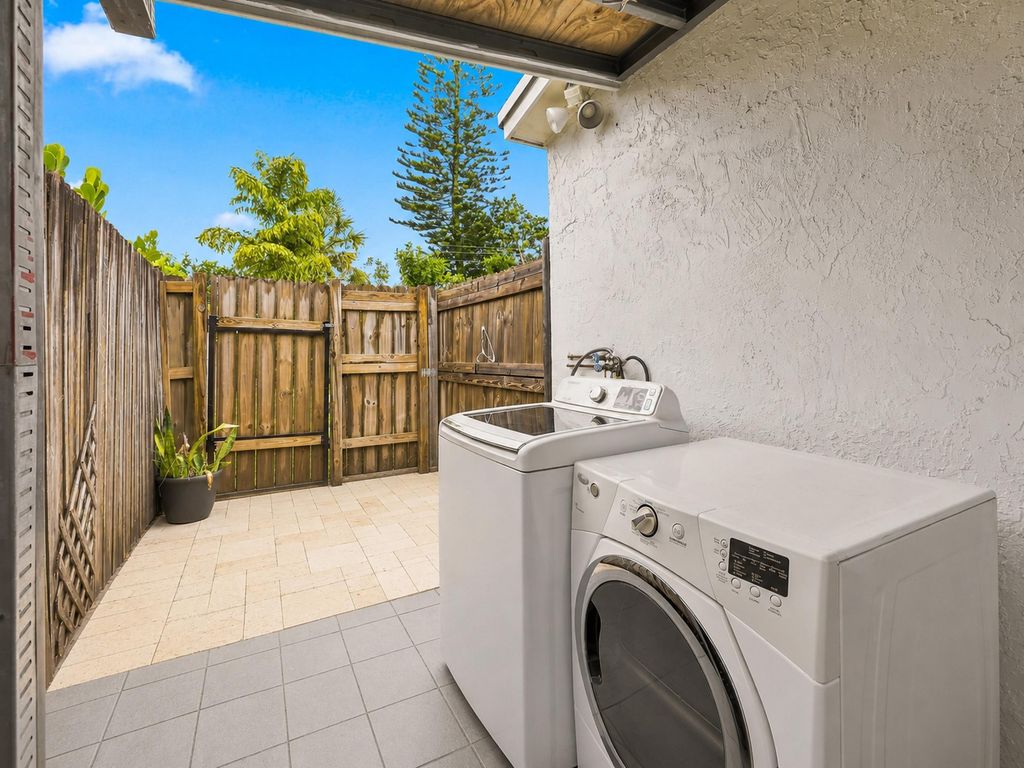 7780 NW 40TH Street A, Davie, FL 33024