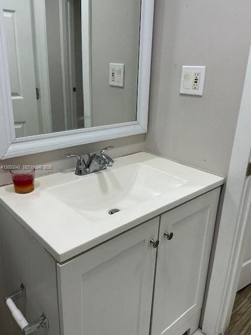 922 NW 2nd St 1, Miami, FL 33128