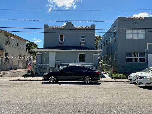 922 NW 2nd St 1, Miami, FL 33128