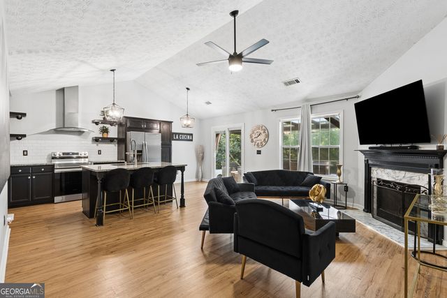 3752 Chesapeake Trace Lane, Flowery Branch, GA 30542