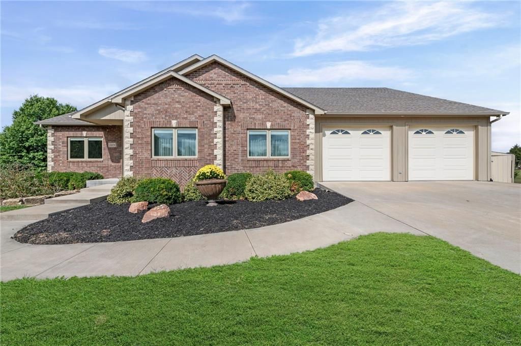 16678 Evans Road, Basehor, KS 66007