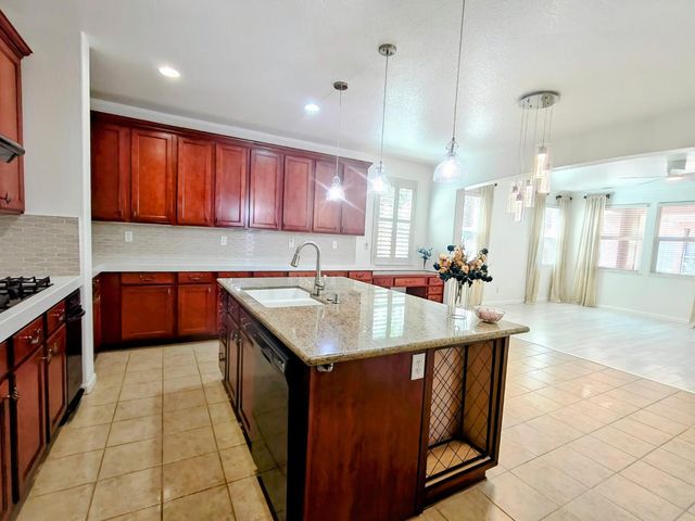 2364 Kinsella Way, Roseville, CA 95747