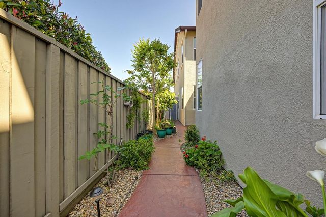 2364 Kinsella Way, Roseville, CA 95747