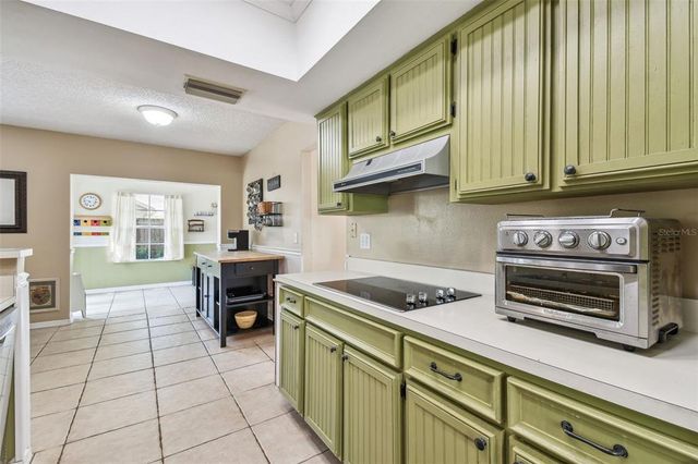 9710 CYPRESS POND AVENUE, Tampa, FL 33647