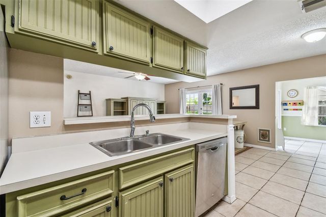 9710 CYPRESS POND AVENUE, Tampa, FL 33647