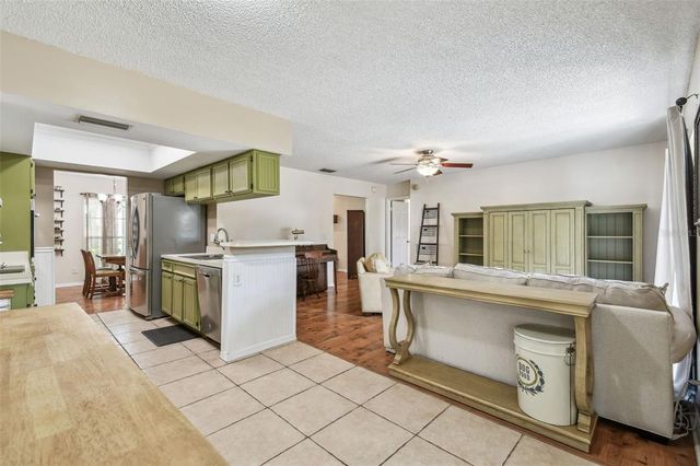 9710 CYPRESS POND AVENUE, Tampa, FL 33647
