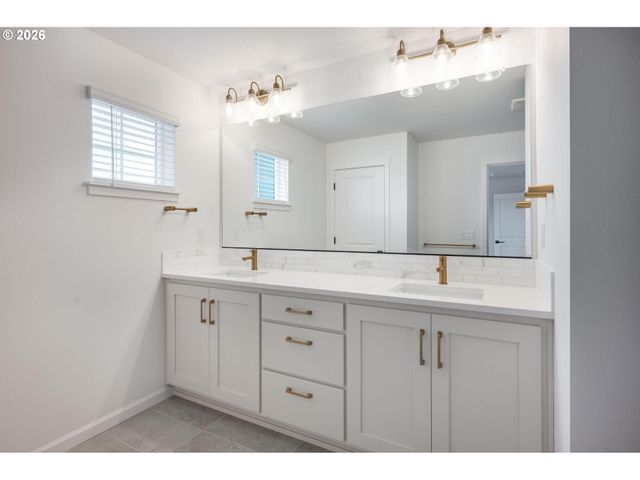 912 ROSEBUD Ct, Forest Grove, OR 97116