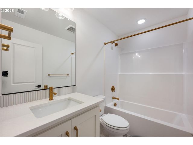 912 ROSEBUD Ct, Forest Grove, OR 97116