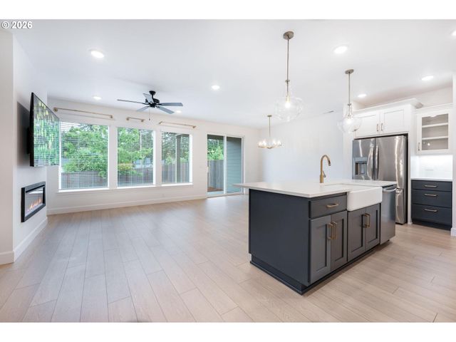 912 ROSEBUD Ct, Forest Grove, OR 97116