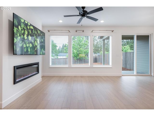 912 ROSEBUD Ct, Forest Grove, OR 97116