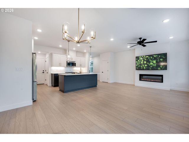 912 ROSEBUD Ct, Forest Grove, OR 97116