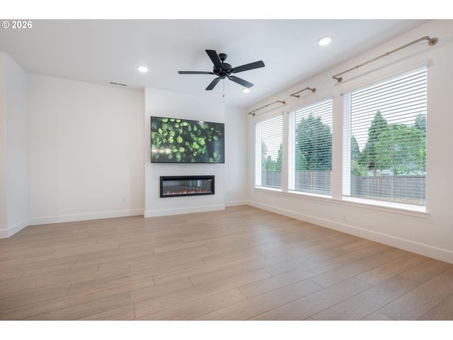 912 ROSEBUD Ct, Forest Grove, OR 97116