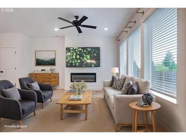 912 ROSEBUD Ct, Forest Grove, OR 97116