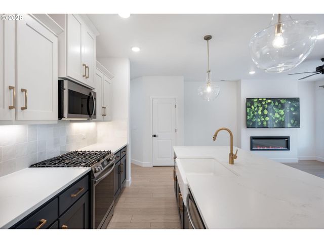 912 ROSEBUD Ct, Forest Grove, OR 97116